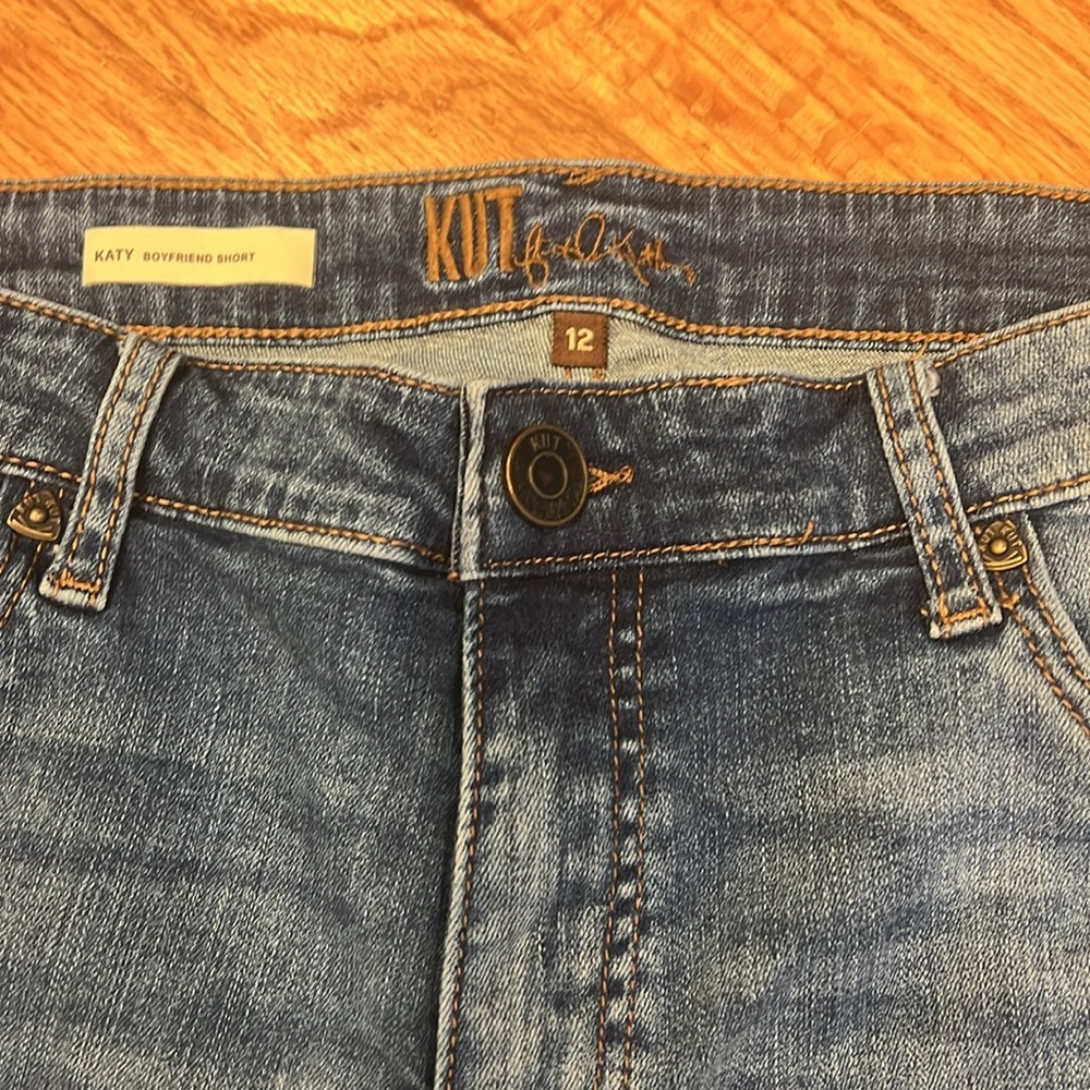 Kut from the Kloth Katy boyfriend shorts - Picture 3 of 6